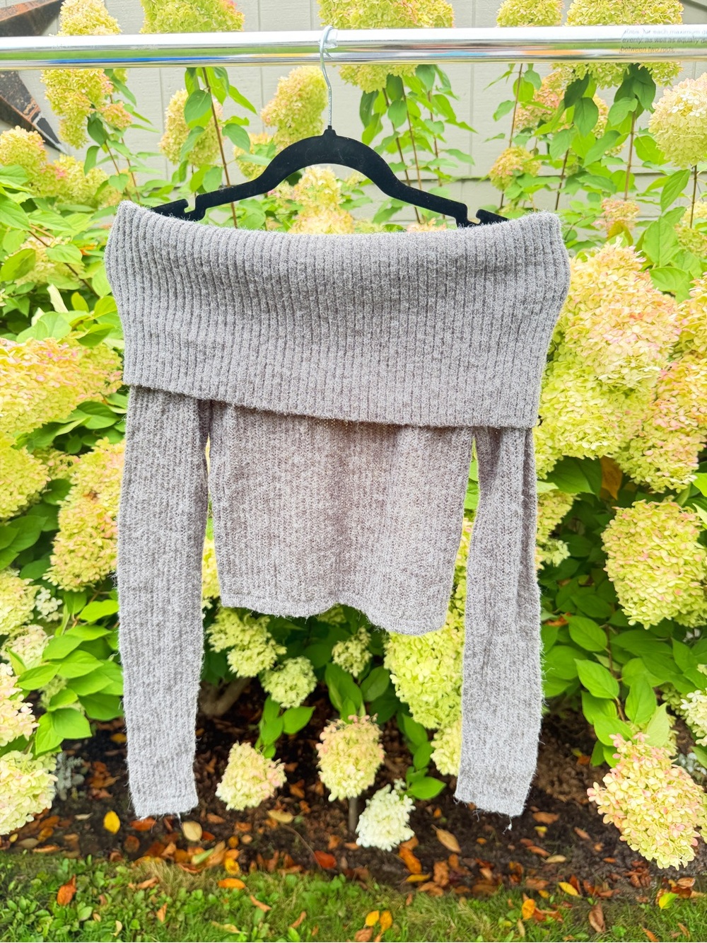 Edikted Off-Shoulder Ribbed Knit Sweater in Light Gray